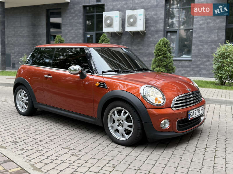 MINI Cooper 2011