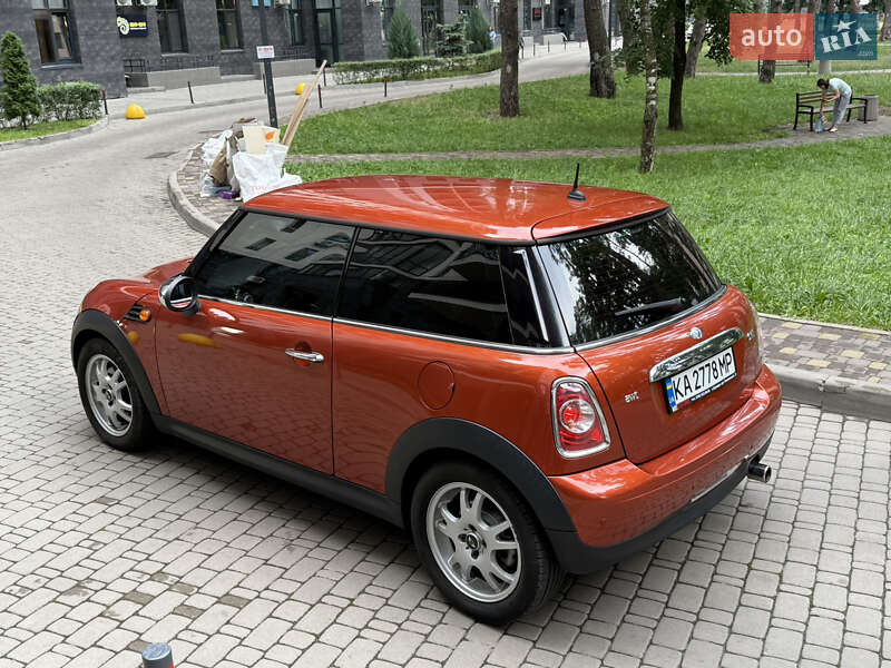 MINI Cooper 2011