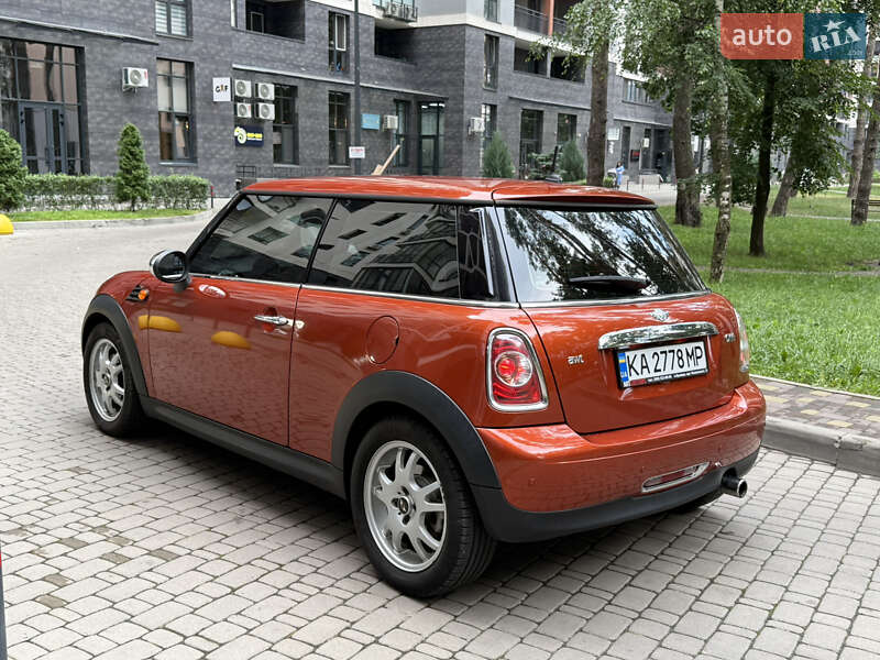 MINI Cooper 2011