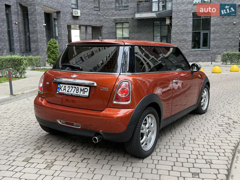 MINI Cooper 2011
