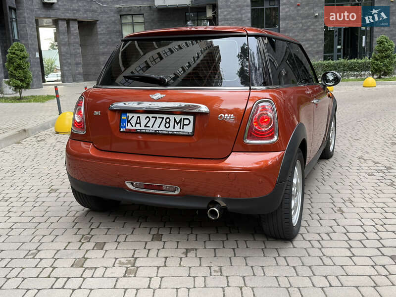 MINI Cooper 2011