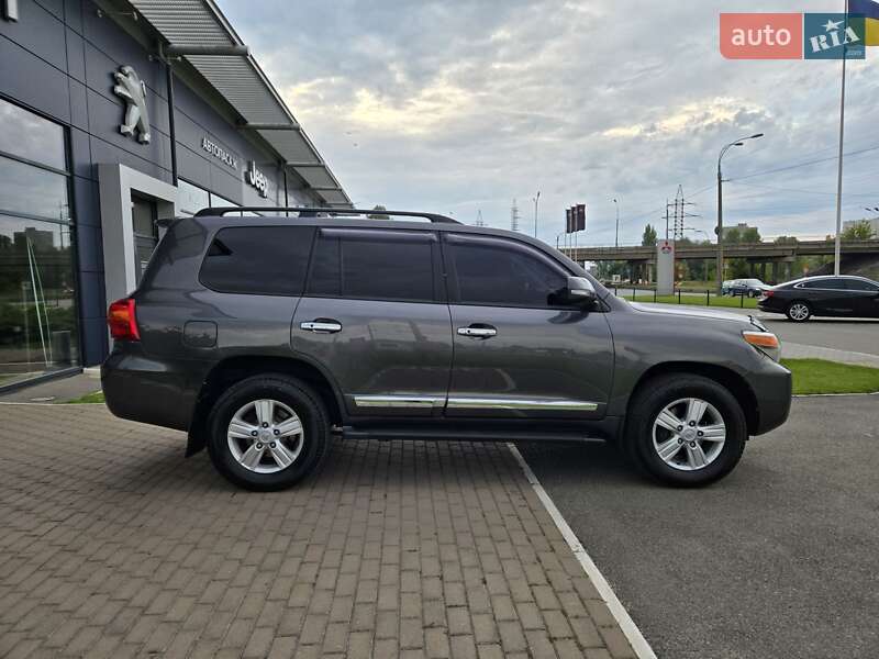 Toyota Land Cruiser 2012