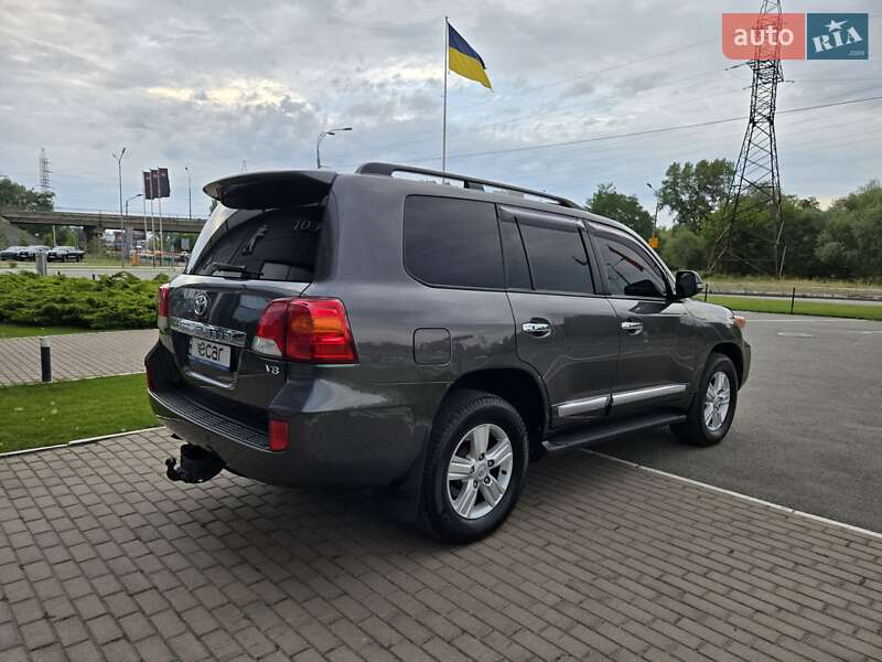 Toyota Land Cruiser 2012