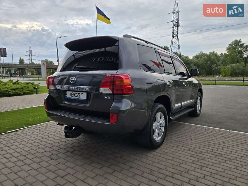 Toyota Land Cruiser 2012