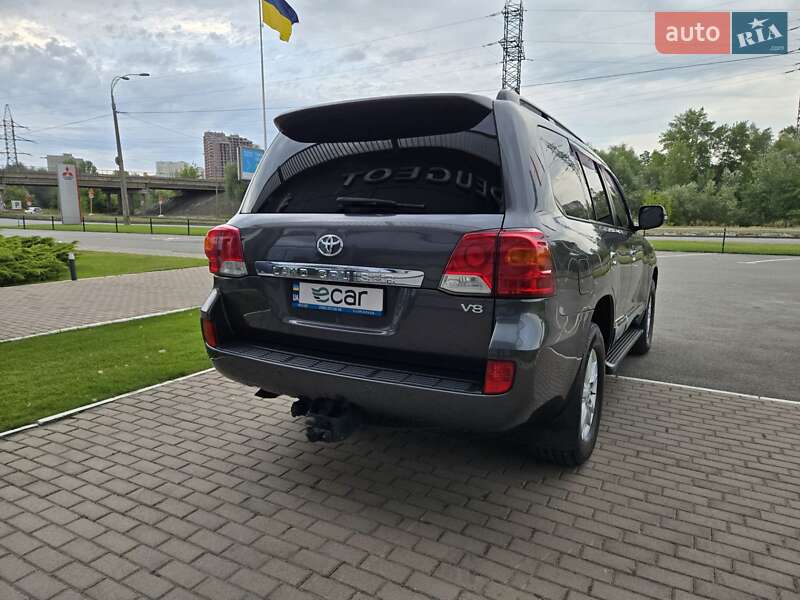 Toyota Land Cruiser 2012