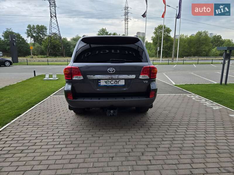 Toyota Land Cruiser 2012