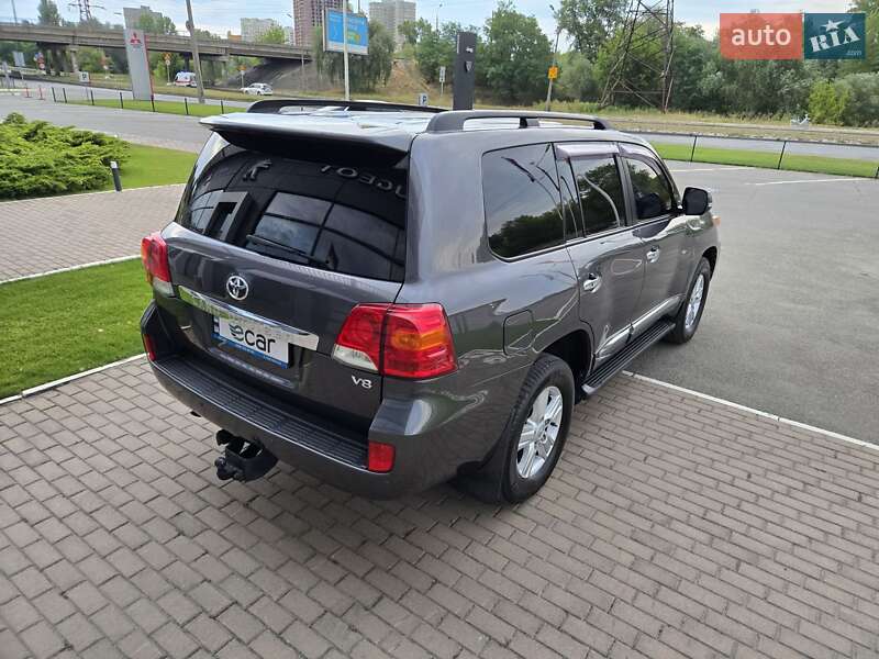 Toyota Land Cruiser 2012