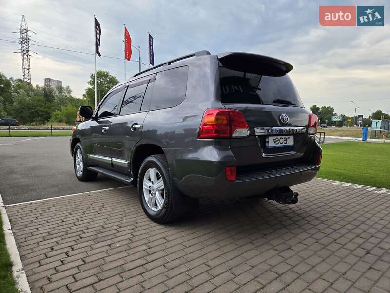 Toyota Land Cruiser 2012