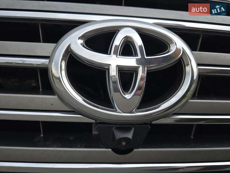 Toyota Land Cruiser 2012