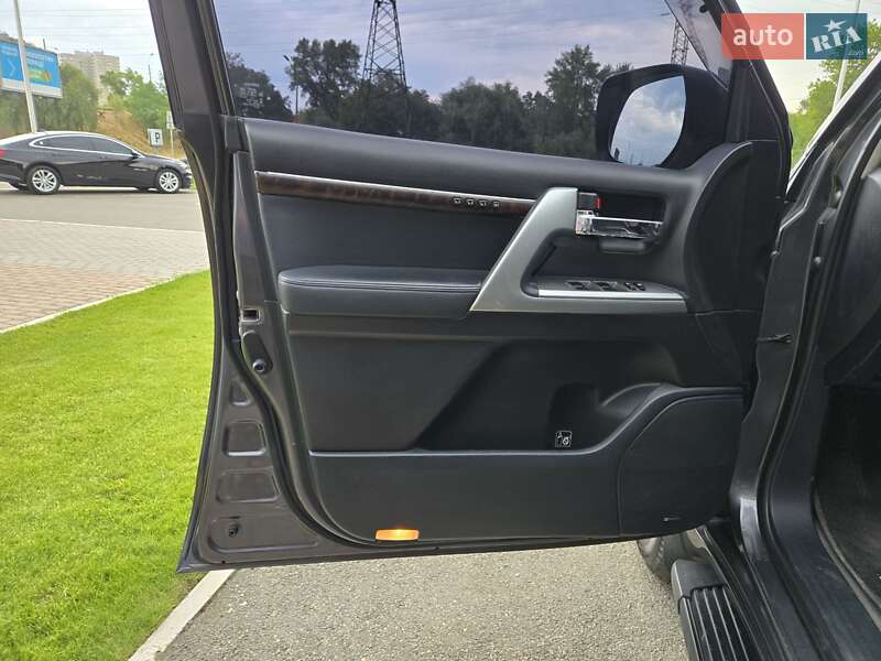 Toyota Land Cruiser 2012