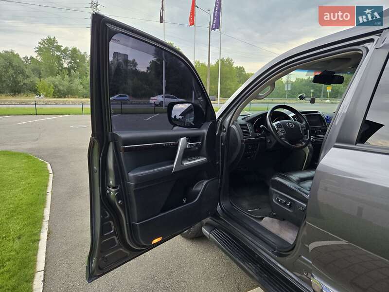 Toyota Land Cruiser 2012