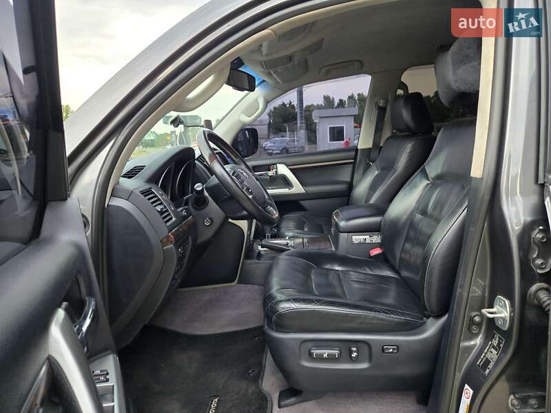 Toyota Land Cruiser 2012