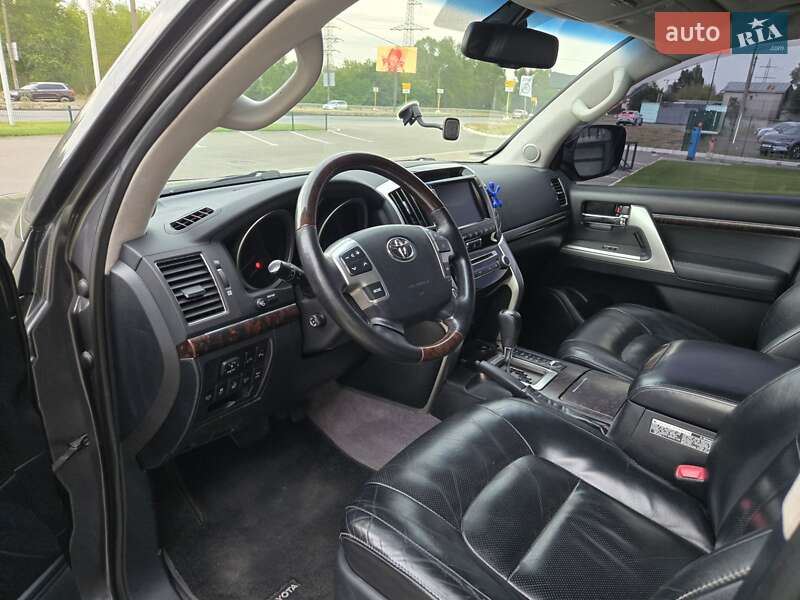 Toyota Land Cruiser 2012