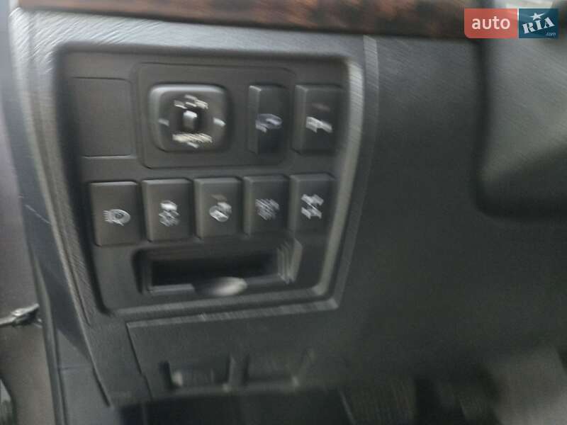 Toyota Land Cruiser 2012