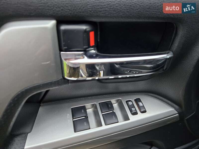 Toyota Land Cruiser 2012