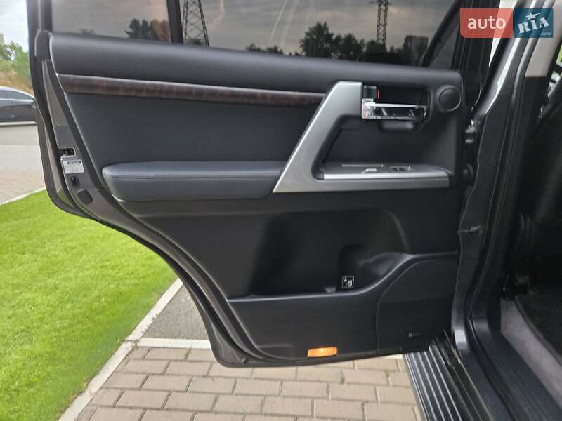 Toyota Land Cruiser 2012