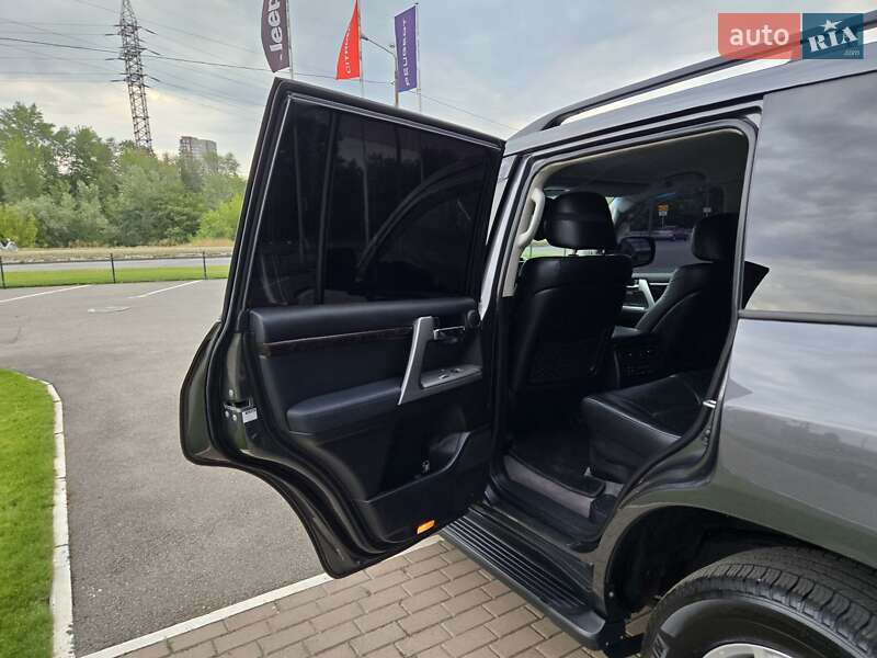 Toyota Land Cruiser 2012