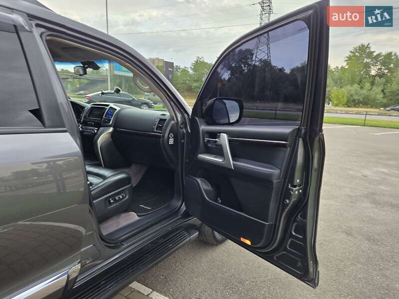 Toyota Land Cruiser 2012