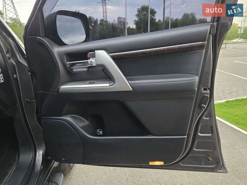 Toyota Land Cruiser 2012