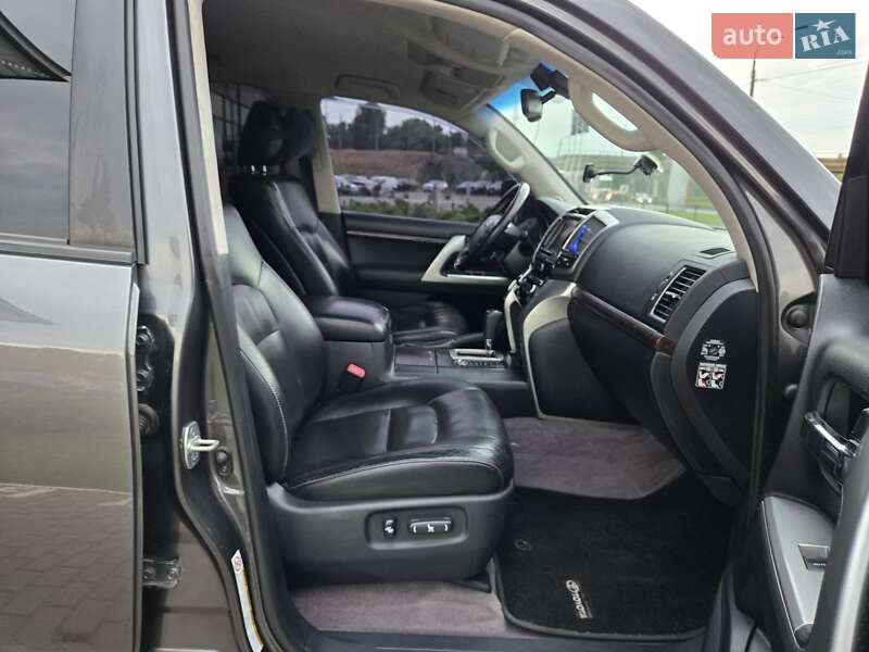 Toyota Land Cruiser 2012