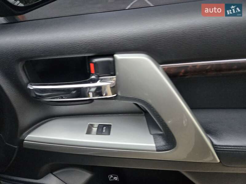 Toyota Land Cruiser 2012