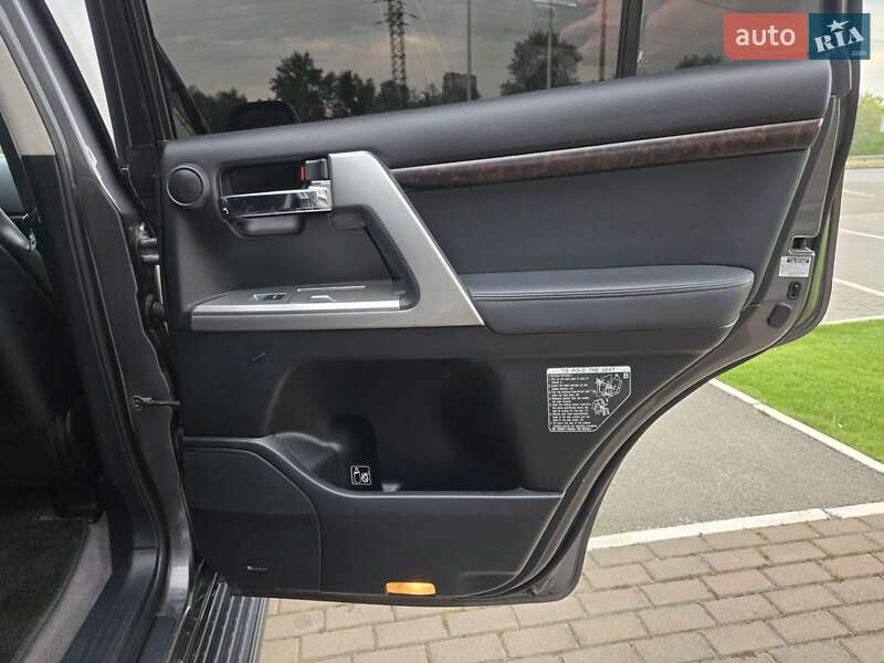 Toyota Land Cruiser 2012