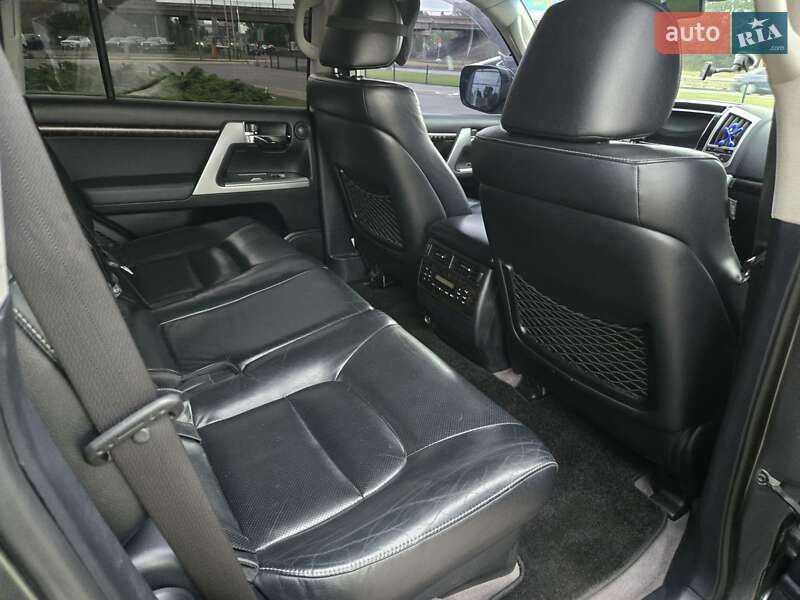 Toyota Land Cruiser 2012