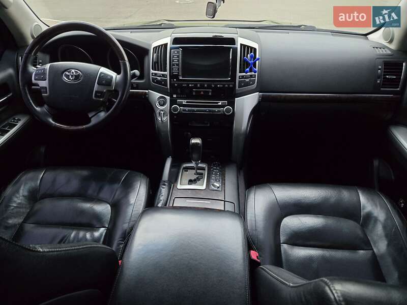 Toyota Land Cruiser 2012