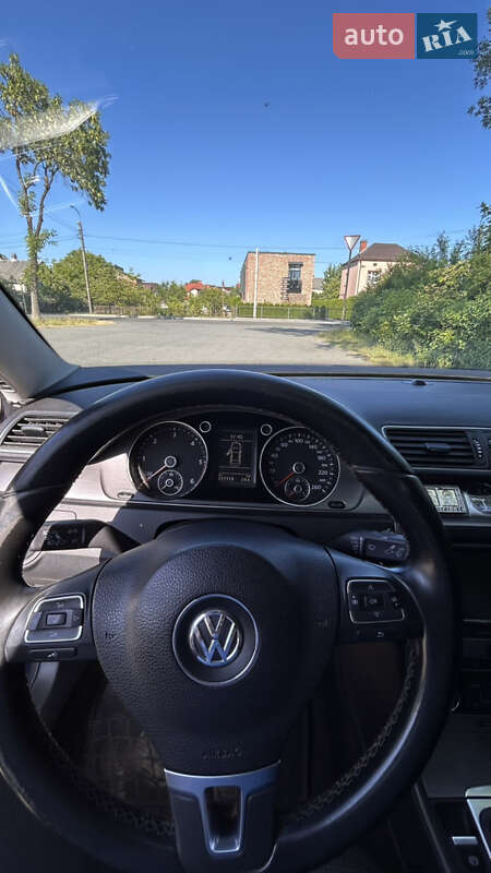 Volkswagen Passat 2011