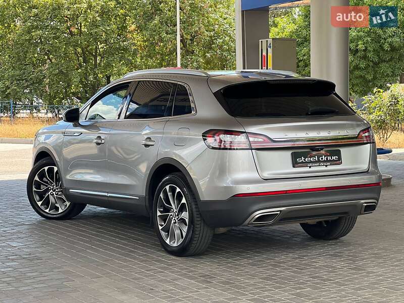 Lincoln Nautilus 2021