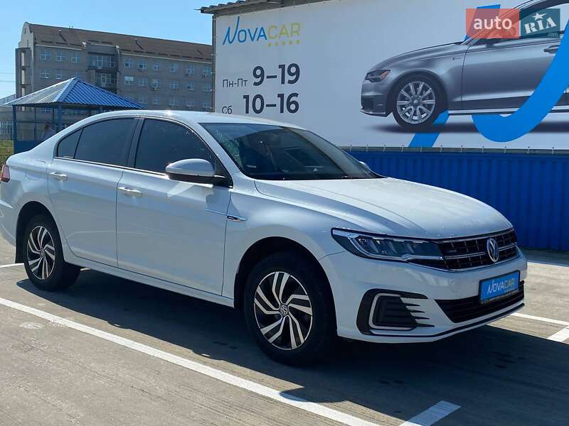 Volkswagen e-Bora 2019
