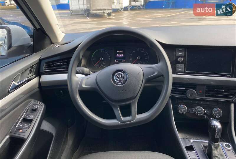 Volkswagen e-Bora 2019