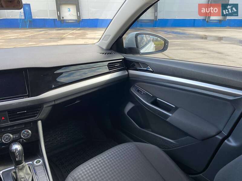 Volkswagen e-Bora 2019