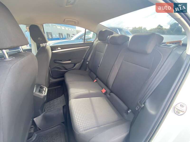 Volkswagen e-Bora 2019