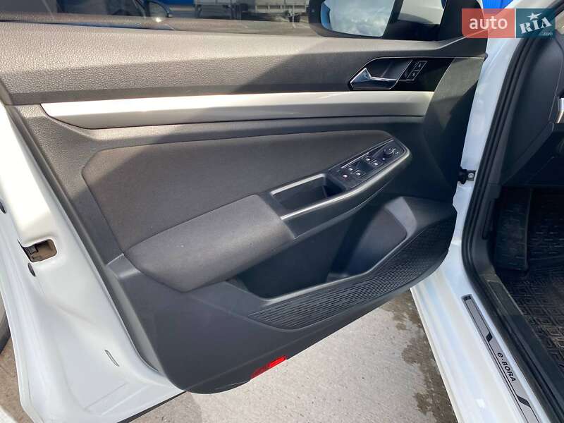 Volkswagen e-Bora 2019