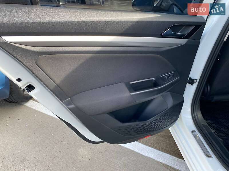 Volkswagen e-Bora 2019