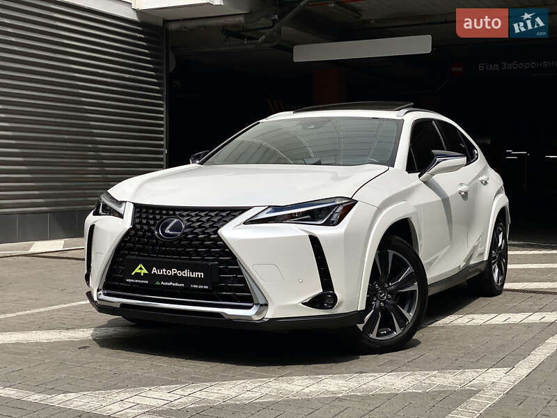 Lexus UX 2021