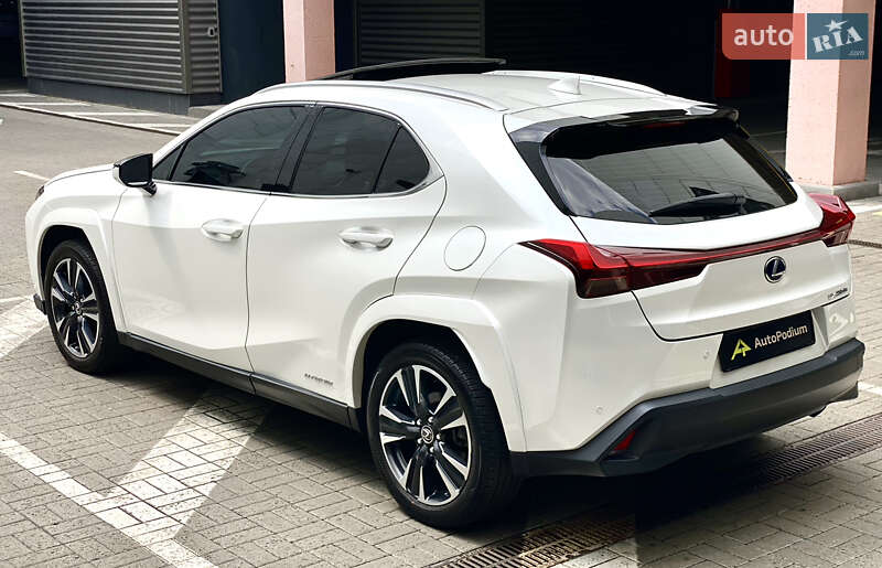 Lexus UX 2021
