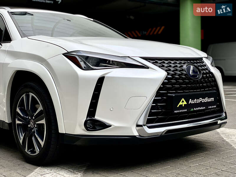 Lexus UX 2021