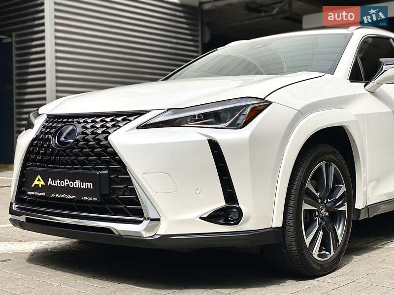 Lexus UX 2021