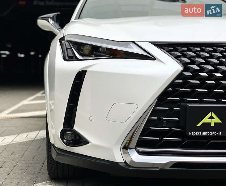 Lexus UX 2021