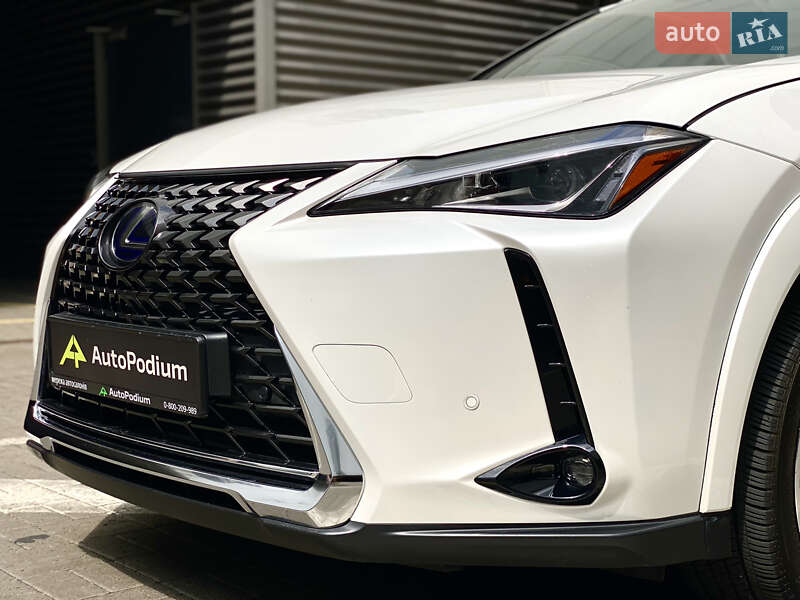 Lexus UX 2021