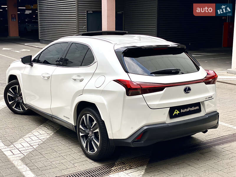 Lexus UX 2021