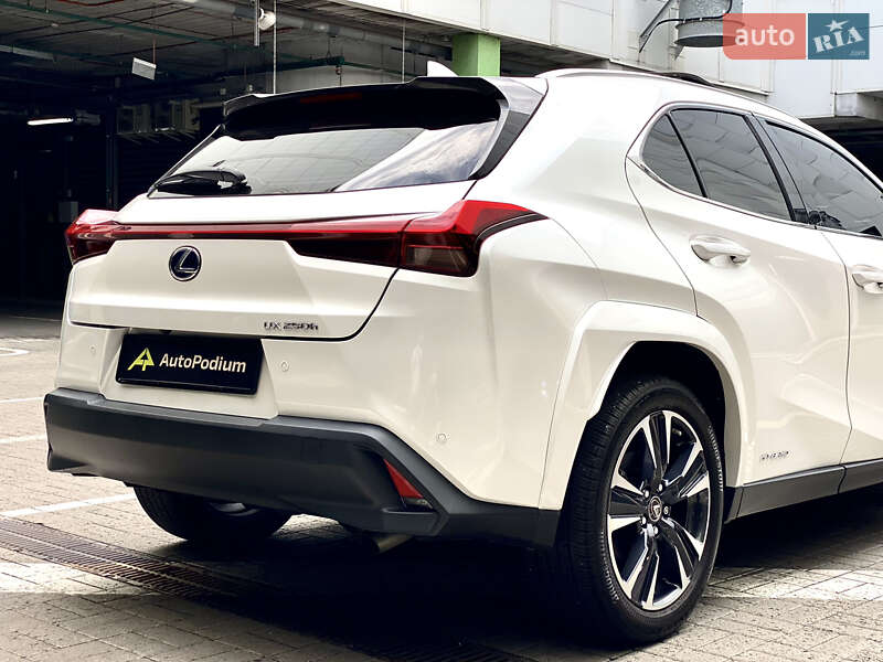 Lexus UX 2021