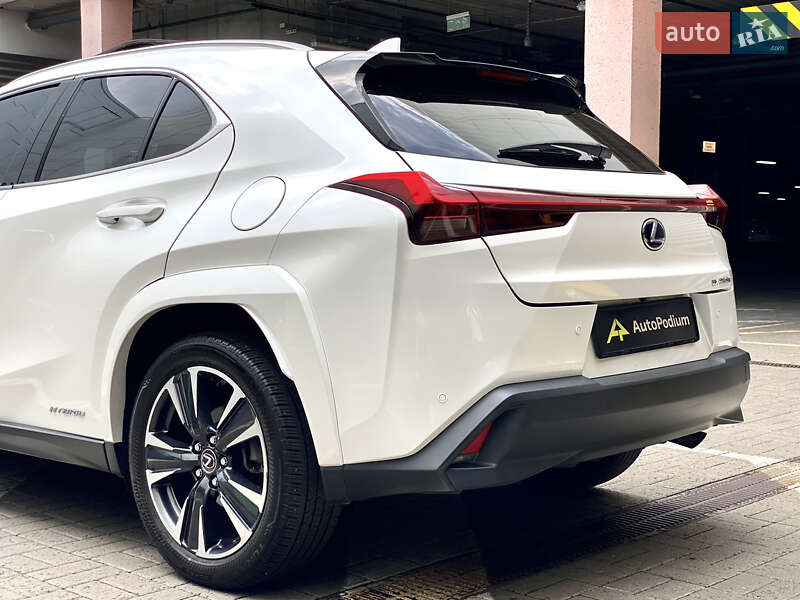 Lexus UX 2021