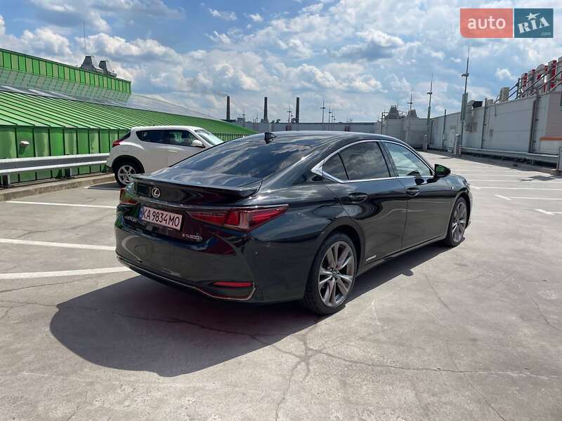 Lexus ES 2019