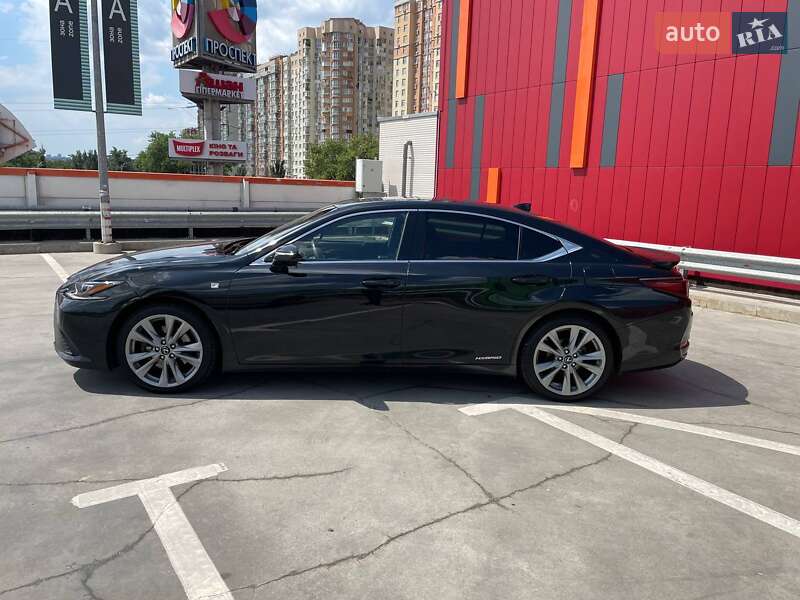 Lexus ES 2019
