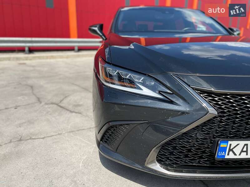 Lexus ES 2019