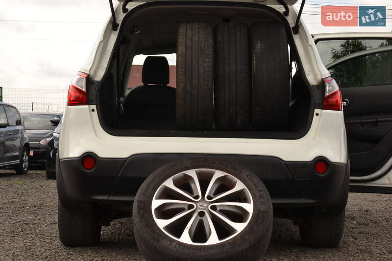 Nissan Qashqai+2 2012