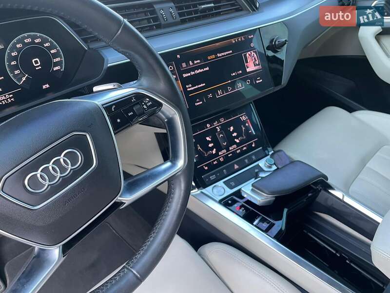 Audi e-tron 2019